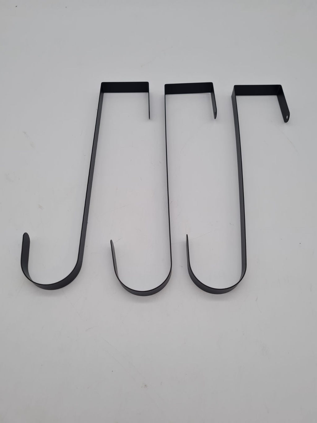 Set of 3 Over-Door Wreath Hangers — photograph 1