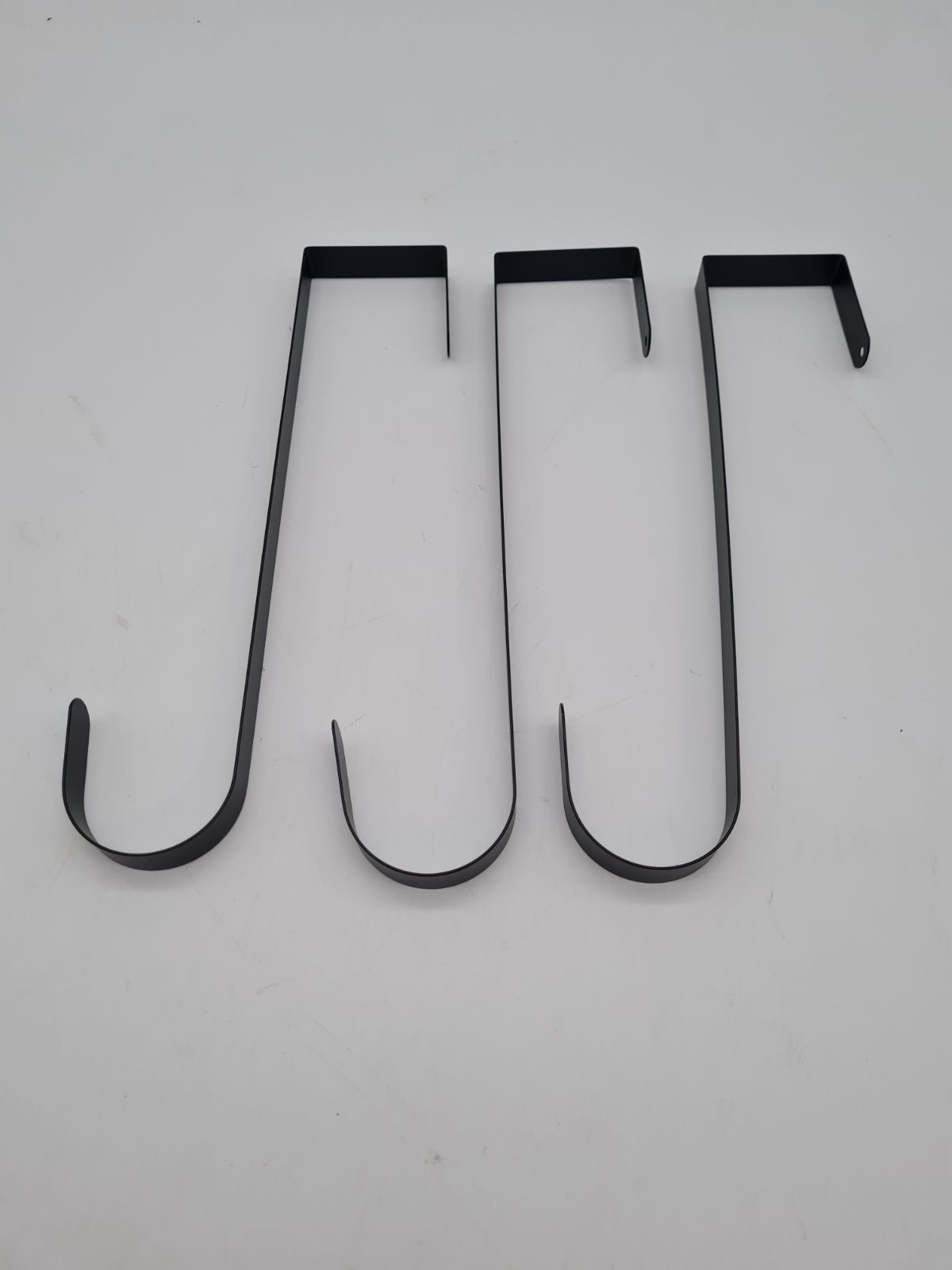 Set of 3 Over-Door Wreath Hangers — photograph 1