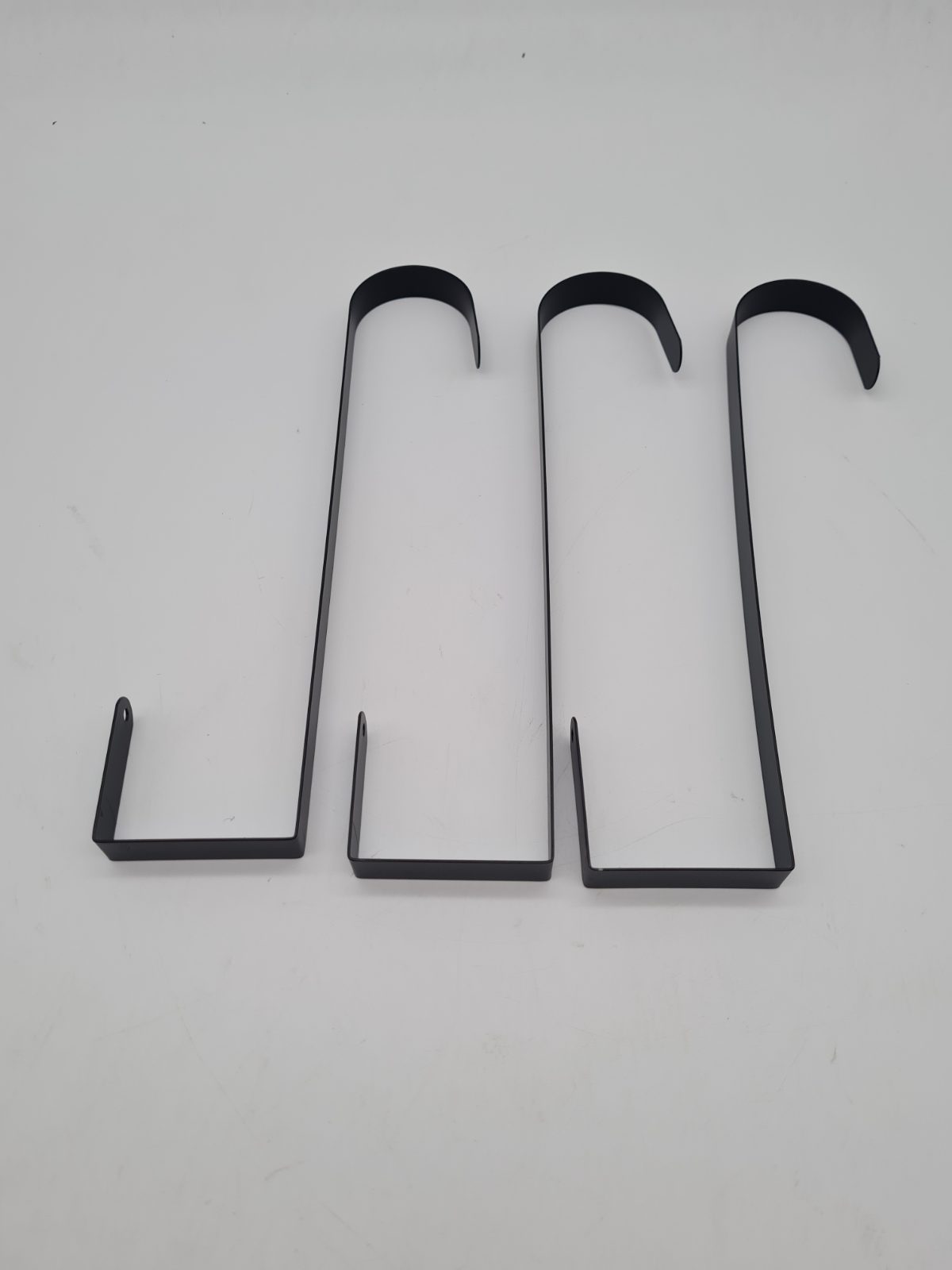 Set of 3 Over-Door Wreath Hangers — photograph 1