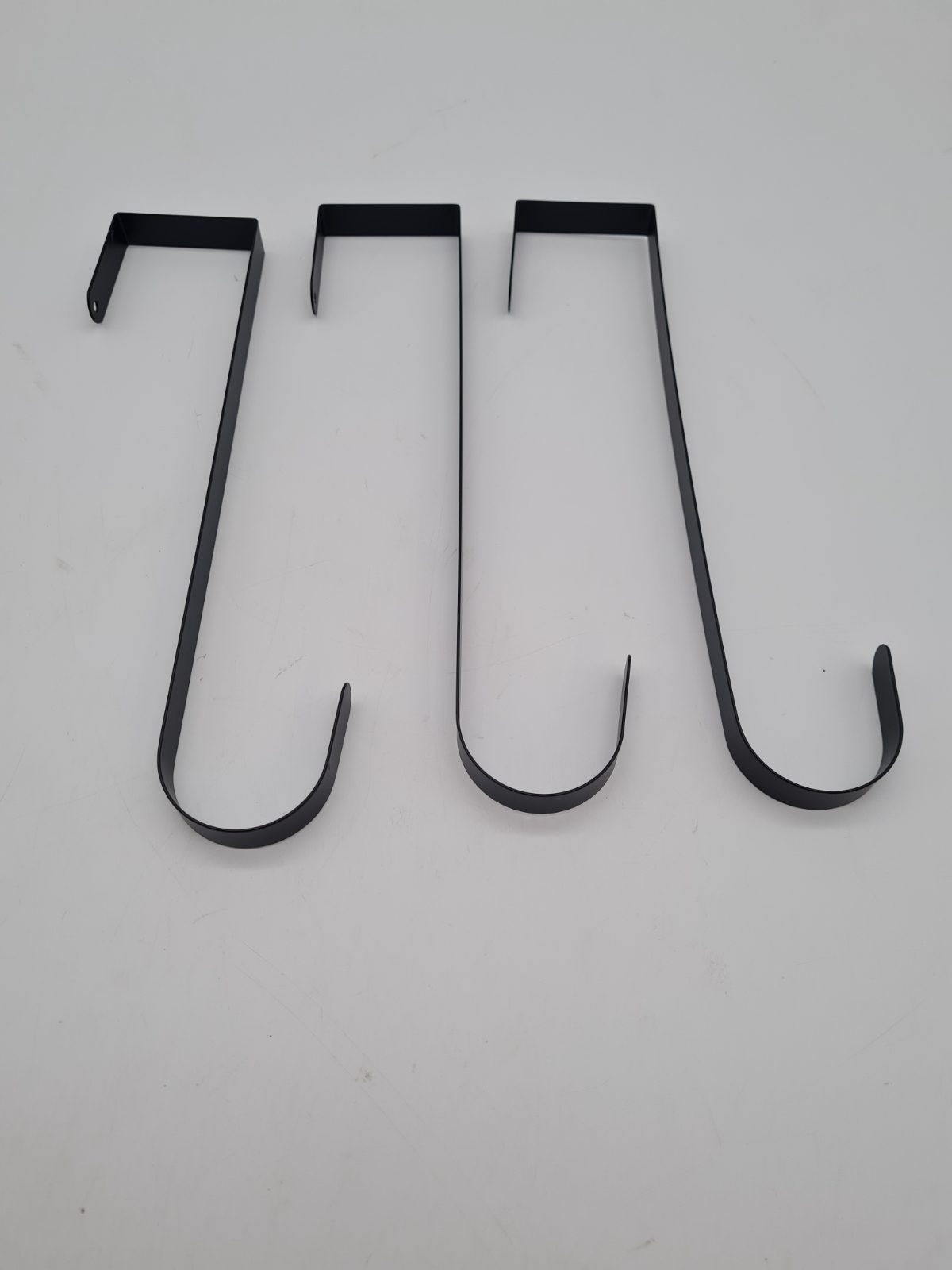 Set of 3 Over-Door Wreath Hangers — photograph 2