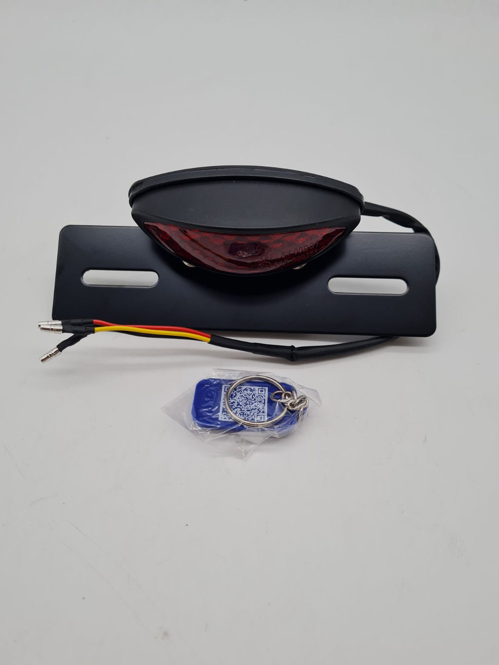 Motorcycle/Scooter LED Tail Light with Number Plate Bracket — photograph 2