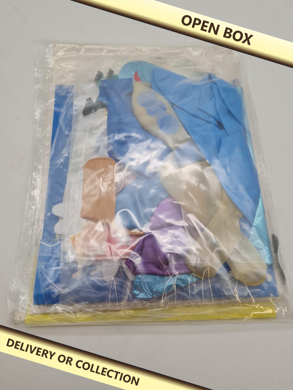 Party set with balloons and banners — photograph 1 — Open box; auction delivery information shown on image