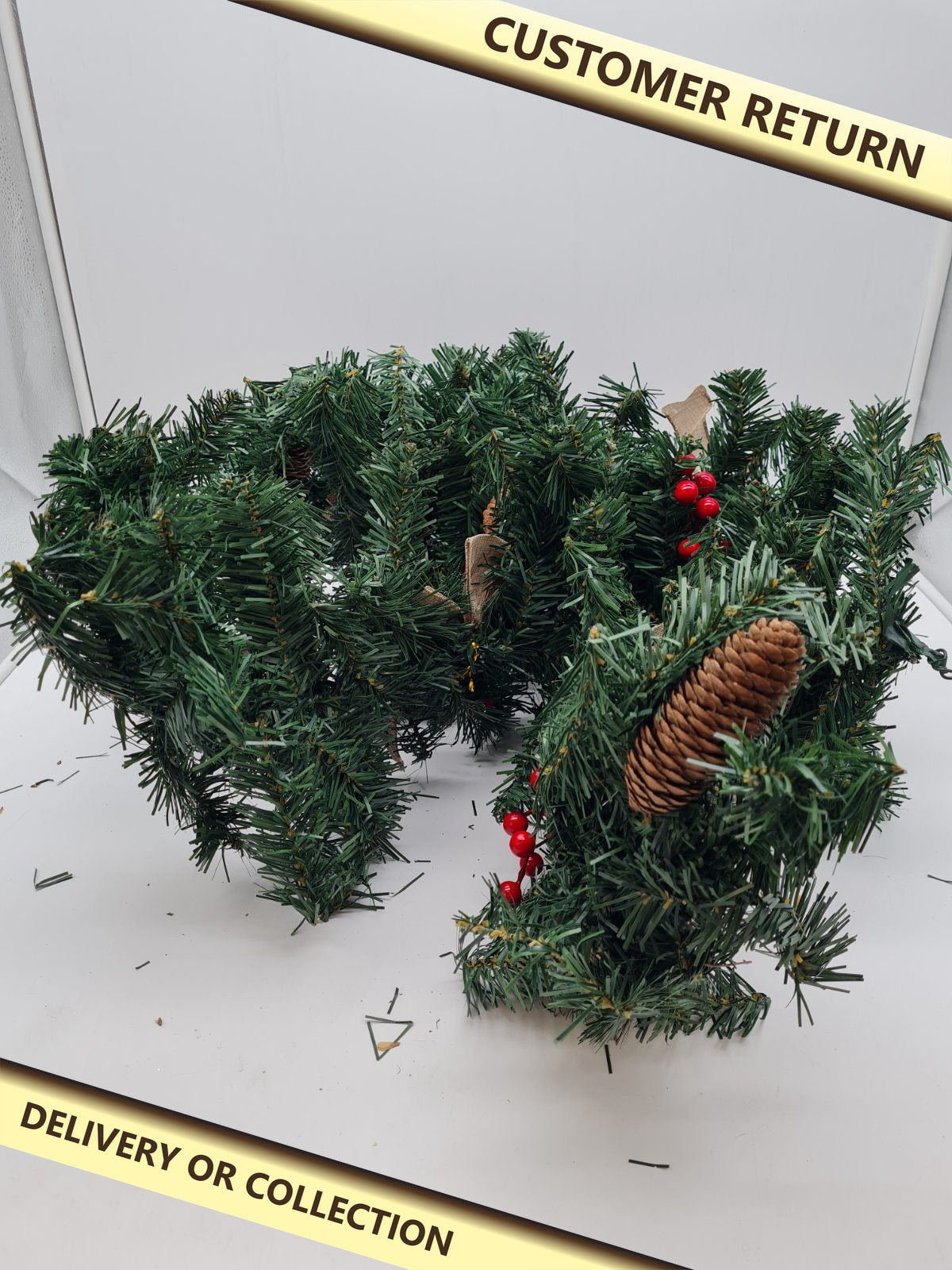 Artificial Christmas garland with pine cones and berries — photograph 1 — Customer return; auction delivery information shown on image