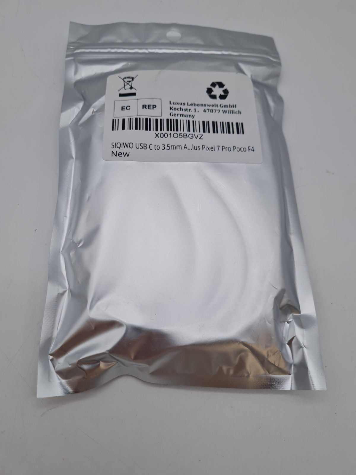 USB-C to 3.5mm audio cable â€” photograph 3