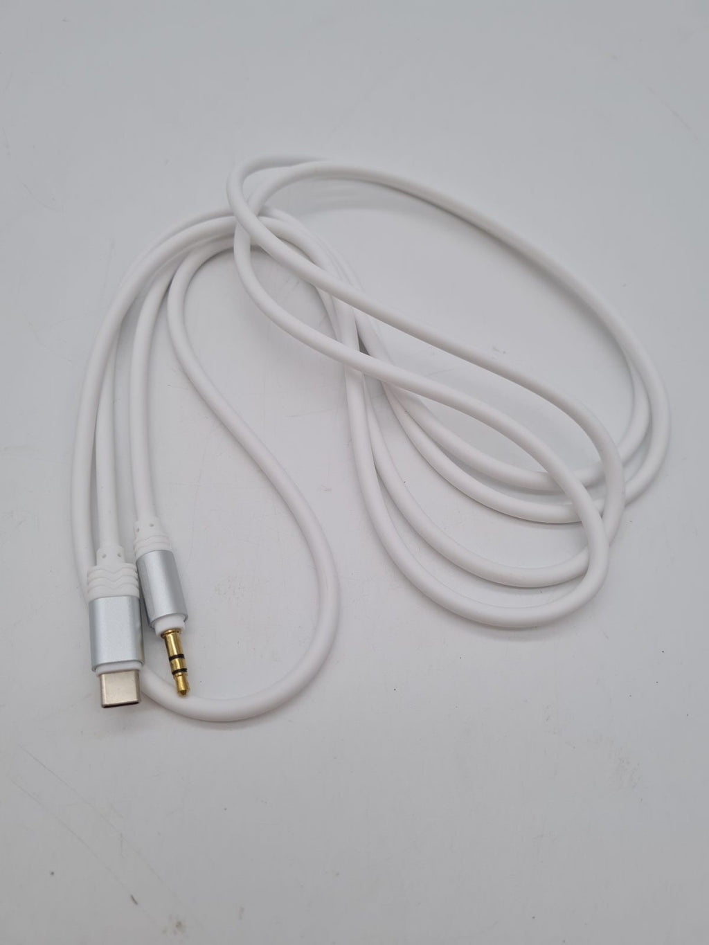 USB-C to 3.5mm audio cable â€” photograph 1
