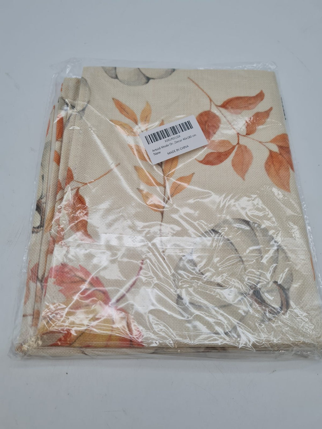 Autumn pumpkin and leaf table runner — photograph 3