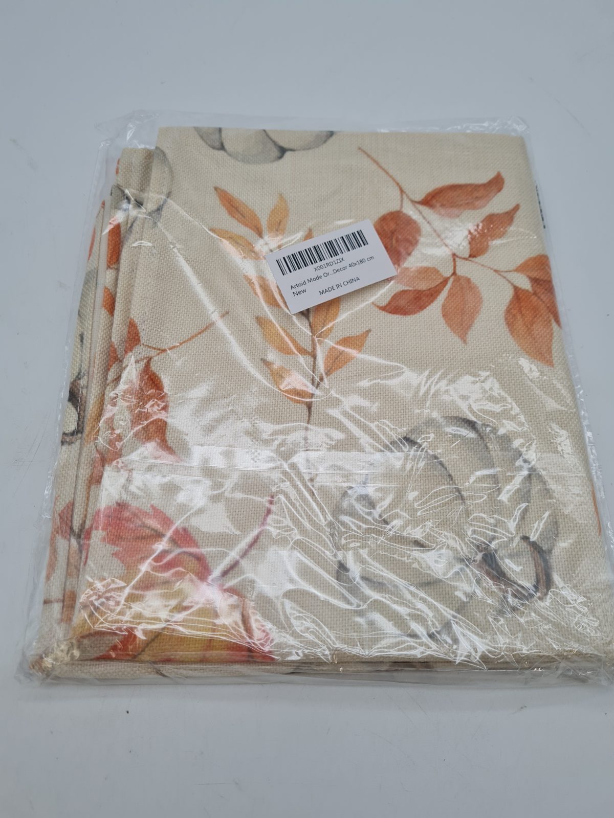 Autumn pumpkin and leaf table runner — photograph 3