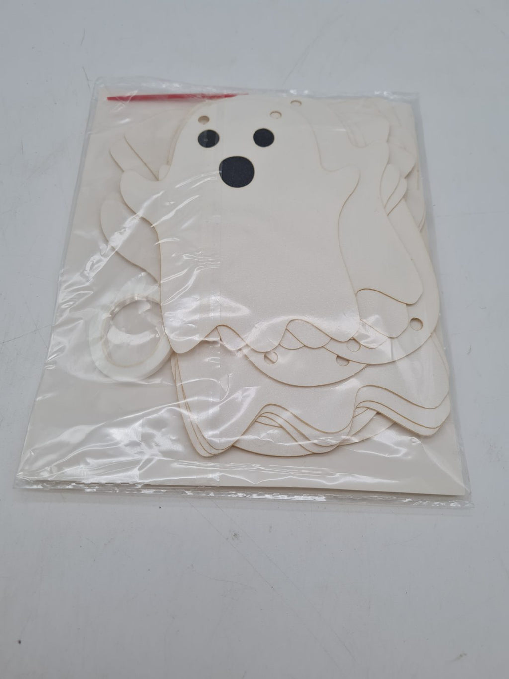 Halloween Ghost Garland Craft Kit — photograph 2