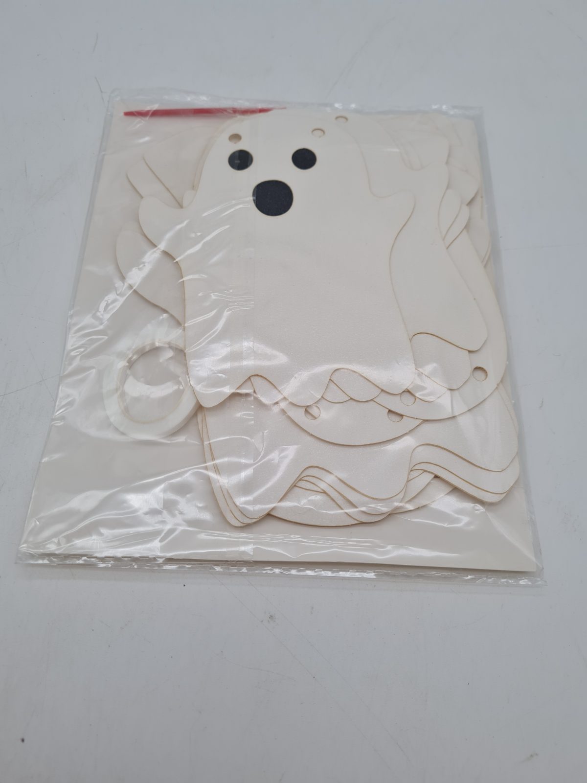 Halloween Ghost Garland Craft Kit — photograph 2