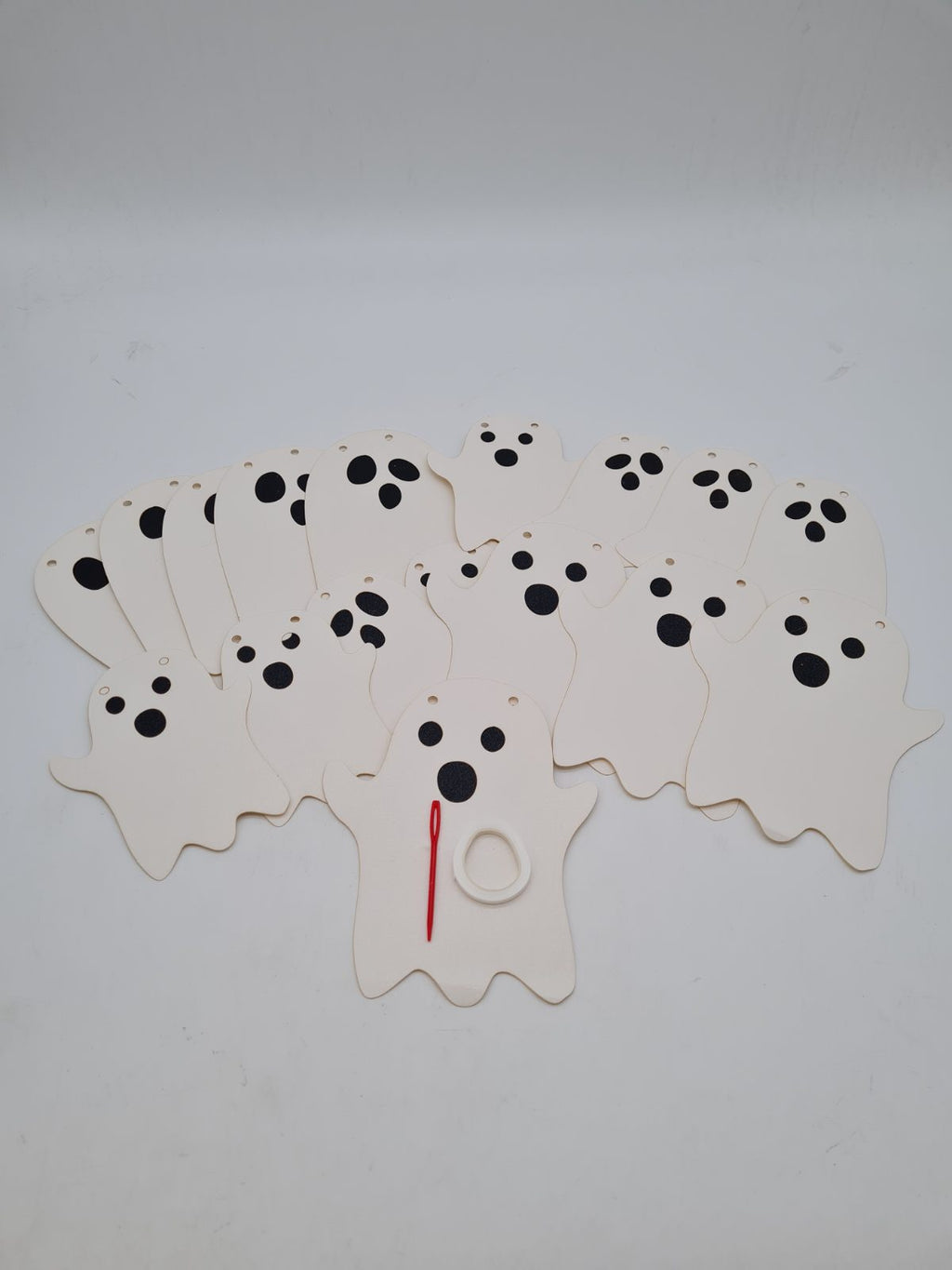 Halloween Ghost Garland Craft Kit — photograph 1