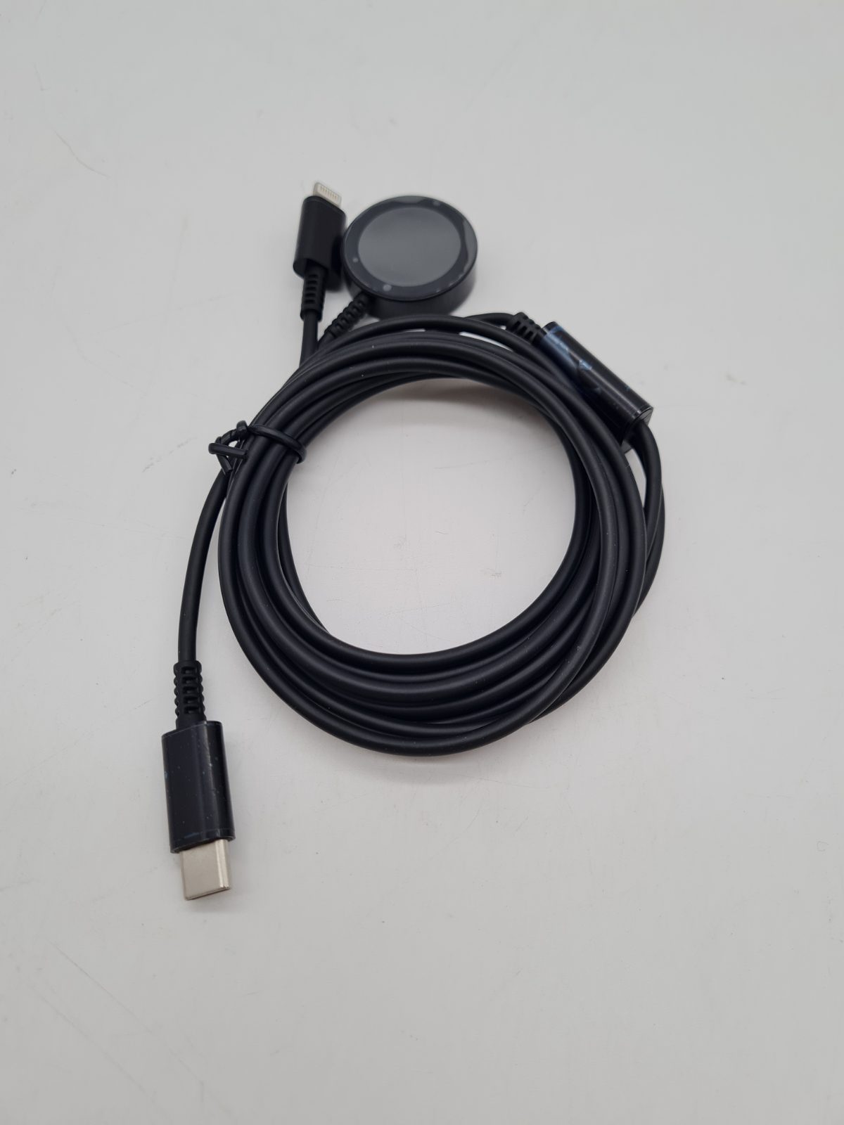USB-C to Lightning and smartwatch charging cable — photograph 2