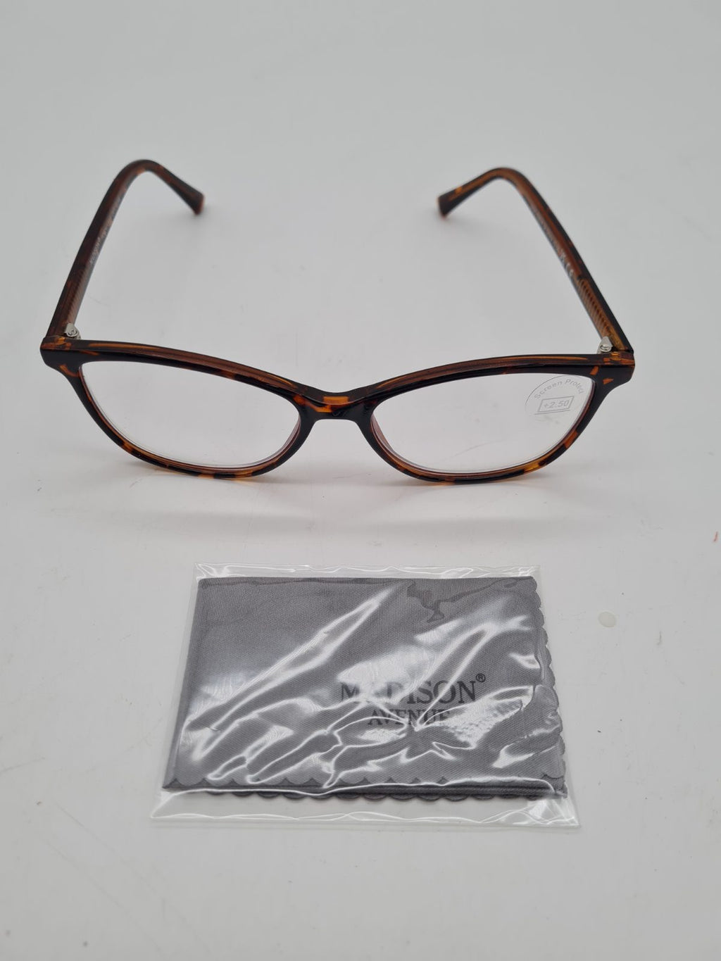 Madison Avenue +2.50 Reading Glasses — photograph 1