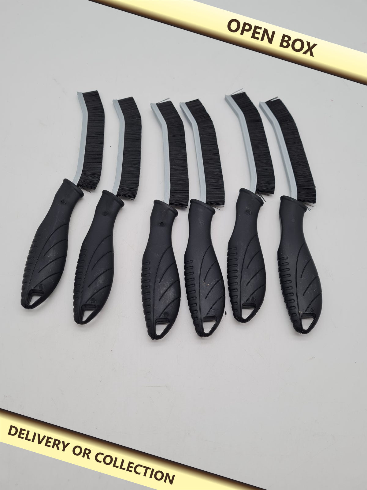 Circuit Cleaning Brushes - Set of 6 â€” photograph 1 — Open box; auction delivery information shown on image