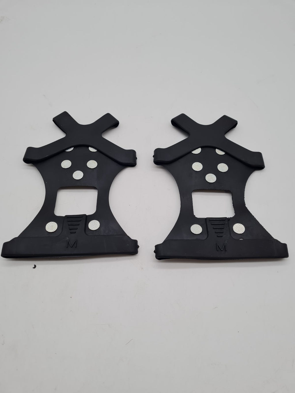 Pair of Studded Shoe Ice Grips Size M â€” photograph 1