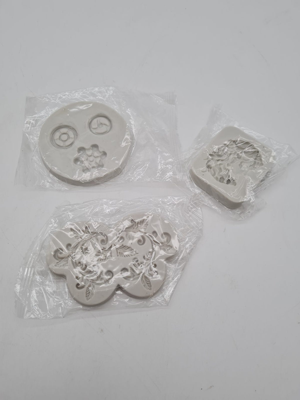 Set of 3  fondant moulds â€” photograph 1