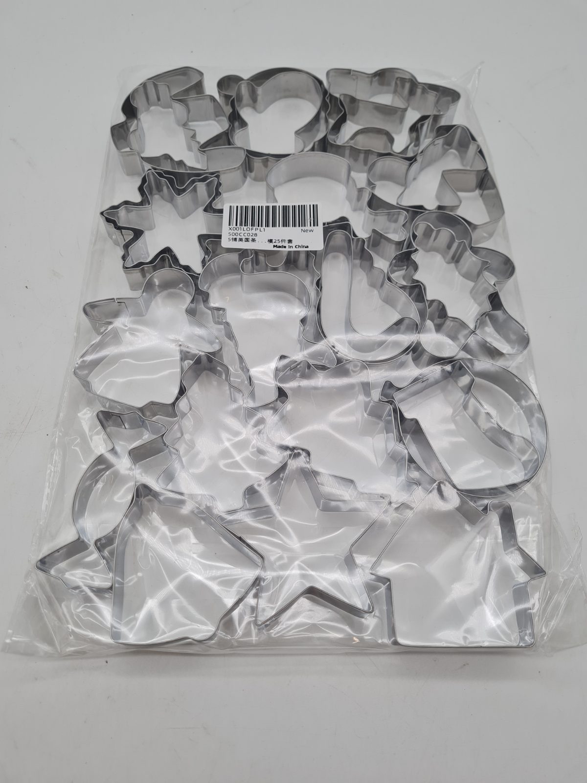 25-Piece Christmas Cookie Cutter Set â€” photograph 1