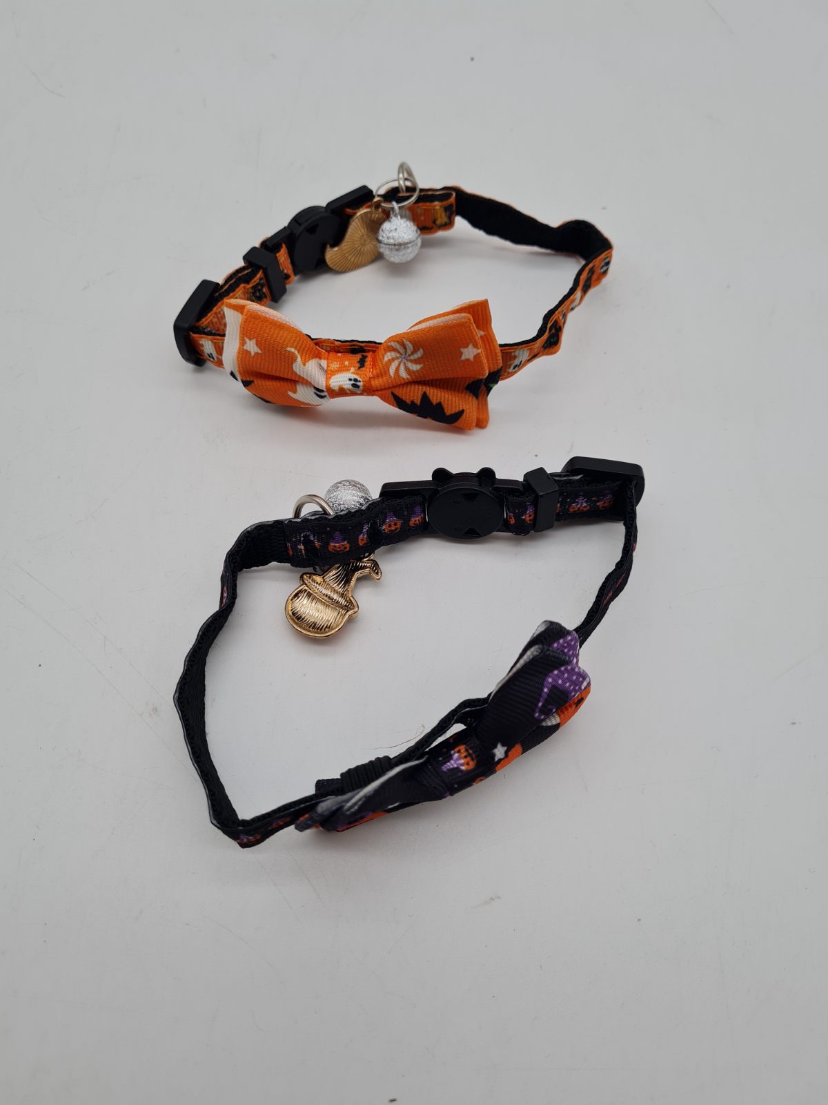 2-Piece Halloween Cat Collar Set with Bells and Bow Ties â€” photograph 2