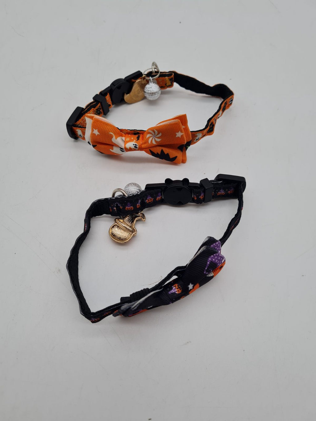 2-Piece Halloween Cat Collar Set with Bells and Bow Ties â€” photograph 2