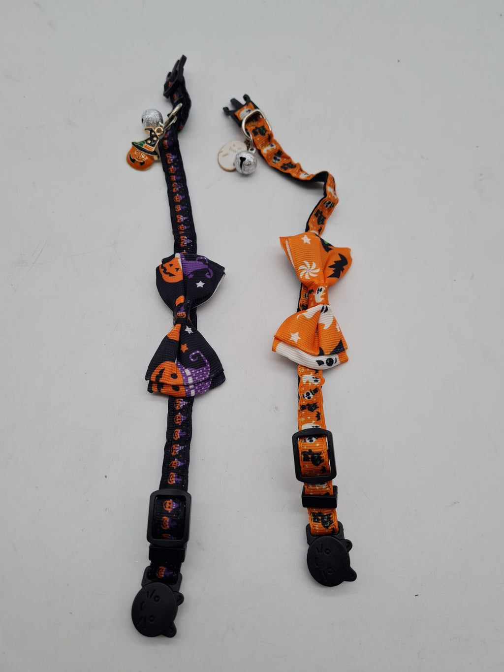2-Piece Halloween Cat Collar Set with Bells and Bow Ties — photograph 1