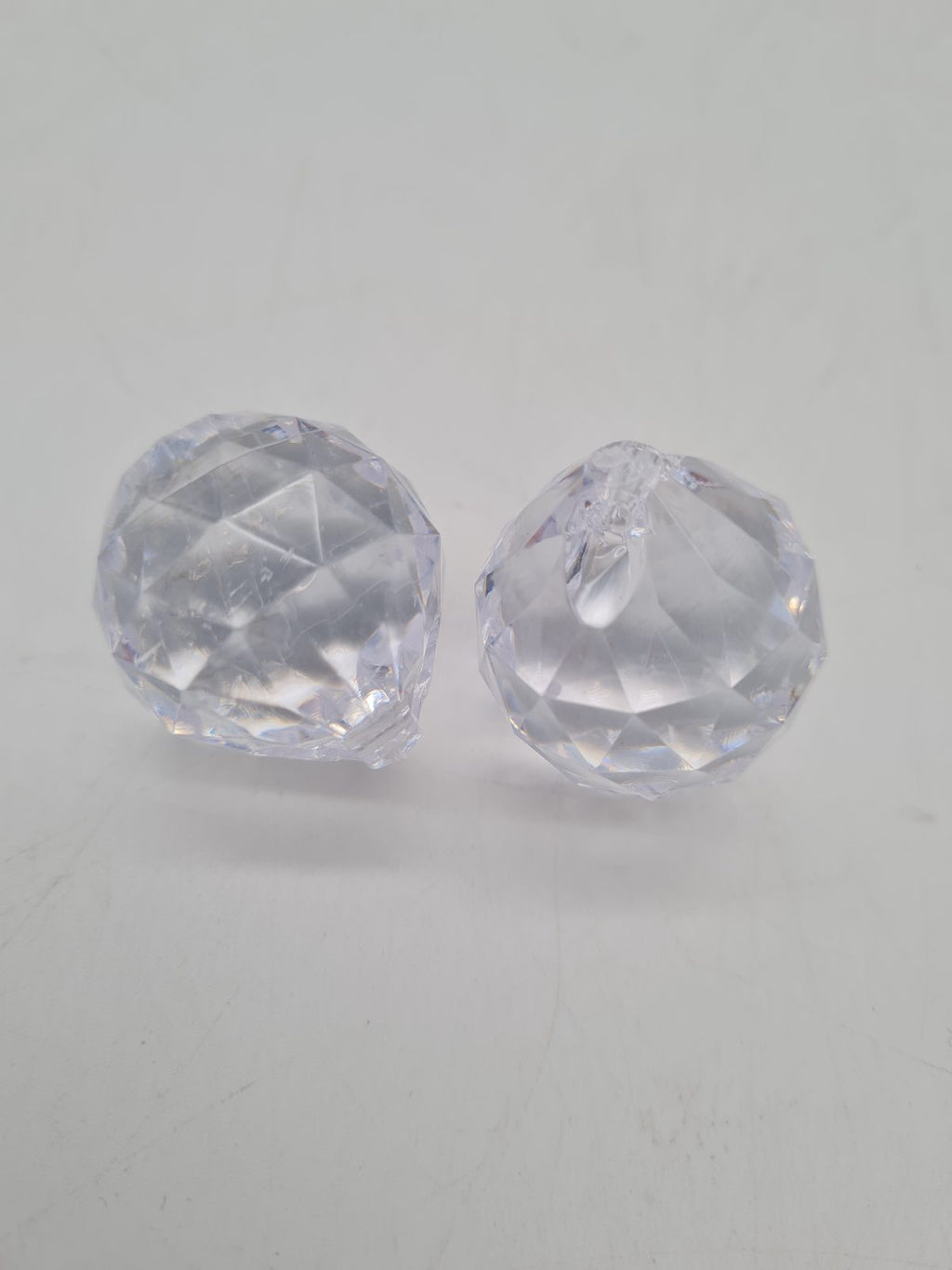 Pack of 8 Hanging Faceted Crystal-Effect Decorations â€” photograph 2