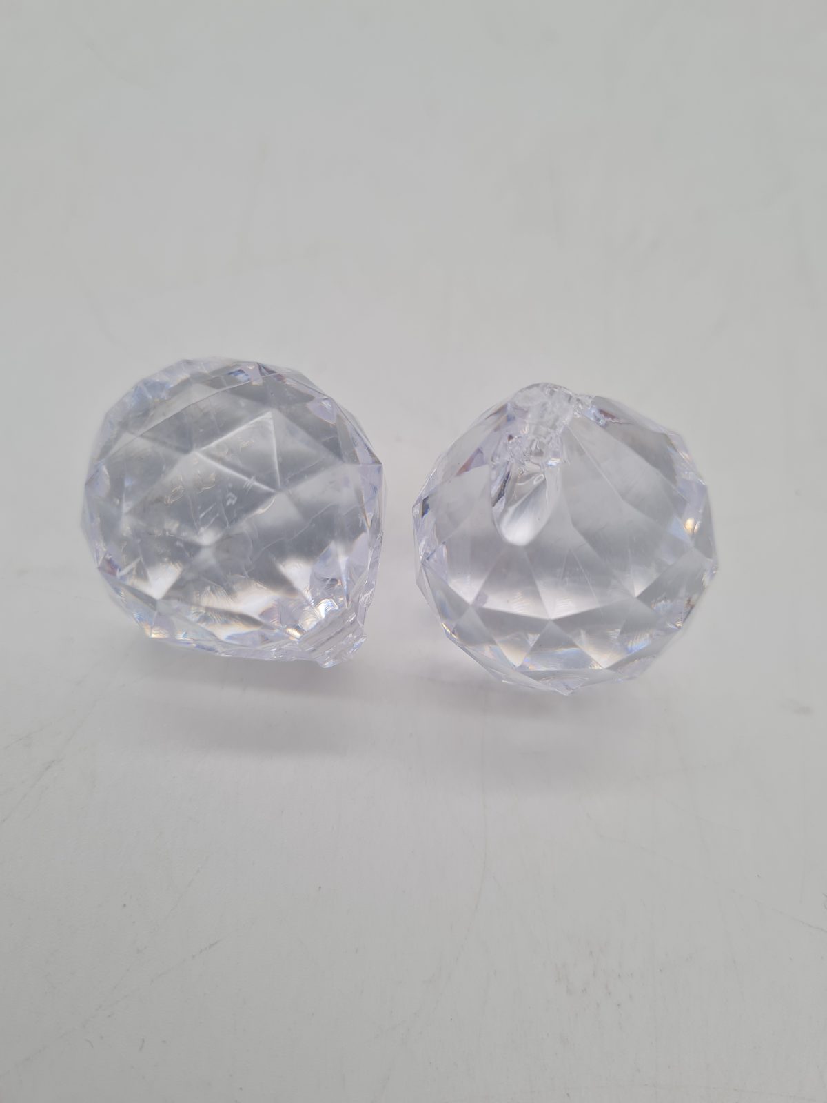 Pack of 8 Hanging Faceted Crystal-Effect Decorations â€” photograph 2