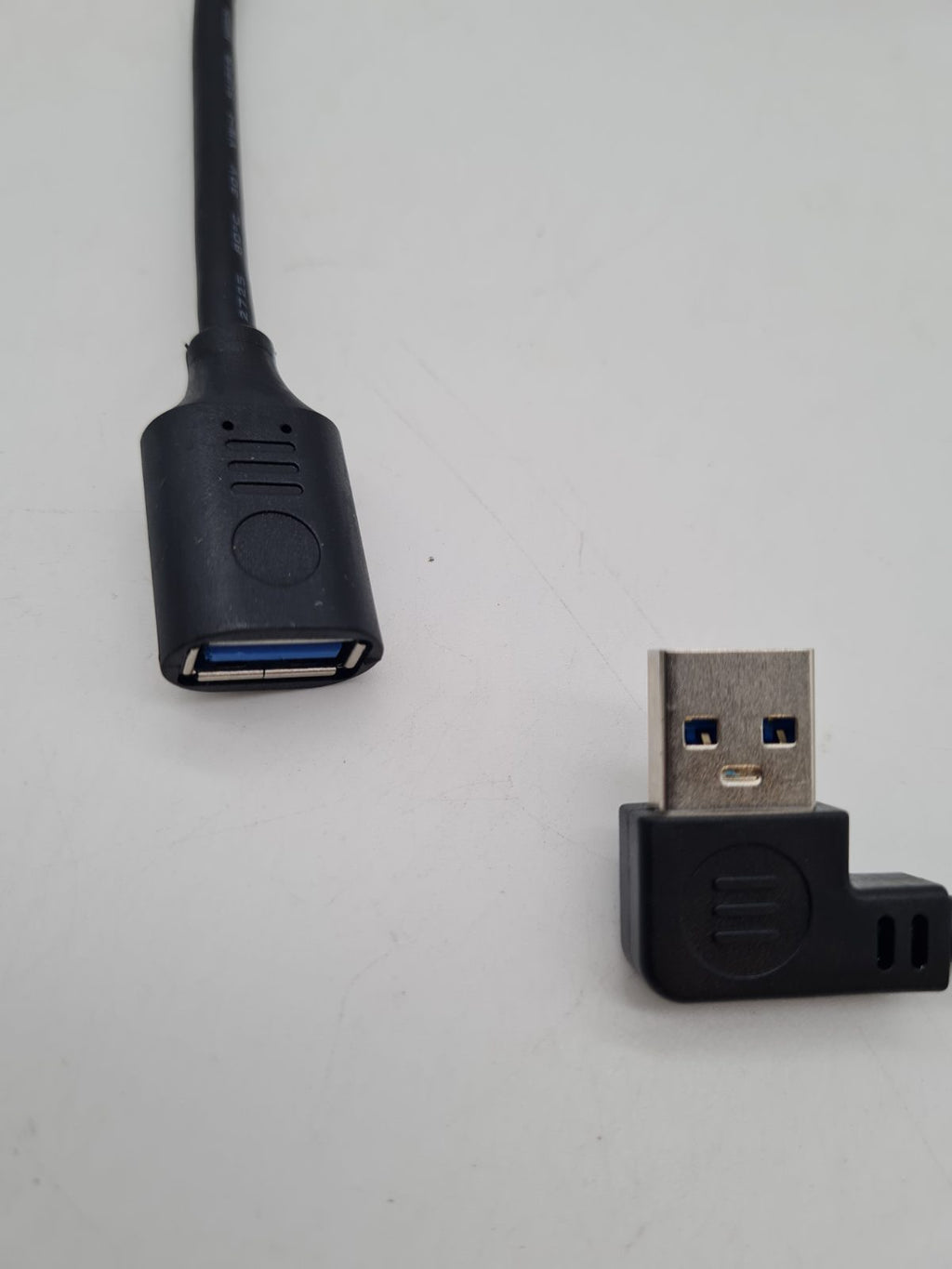 USB 3.0 Type-A Male to Female Extension Cable with Switch AMI083-4 â€” photograph 2