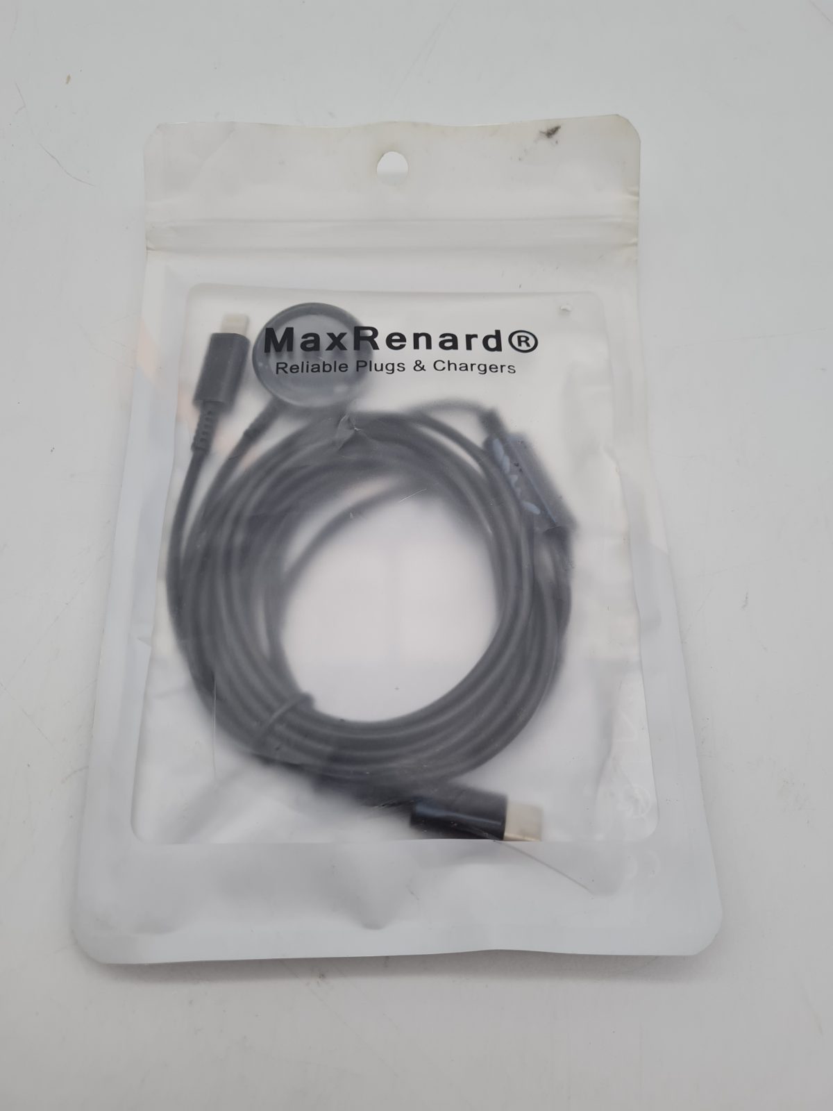 USB-C to Lightning and smartwatch charging cable â€” photograph 3