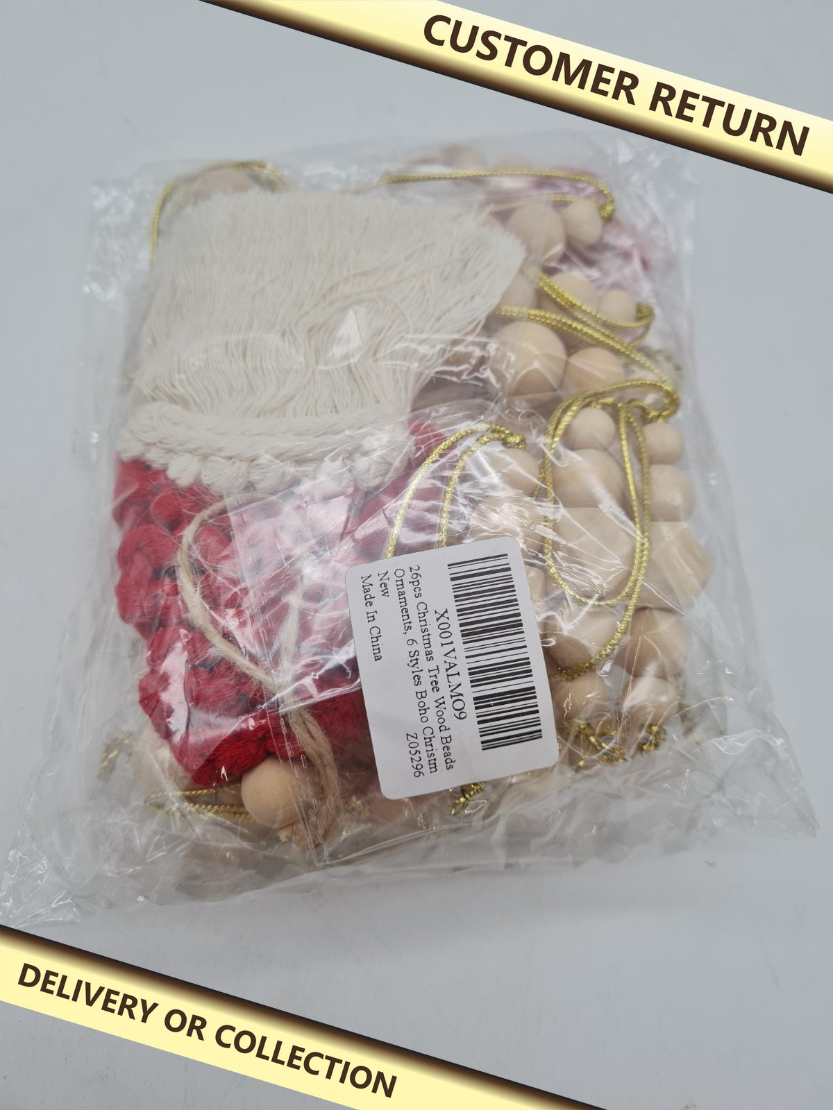Assorted Wooden Bead Christmas Tree Ornaments Set â€” photograph 1 — Customer return; auction delivery information shown on image