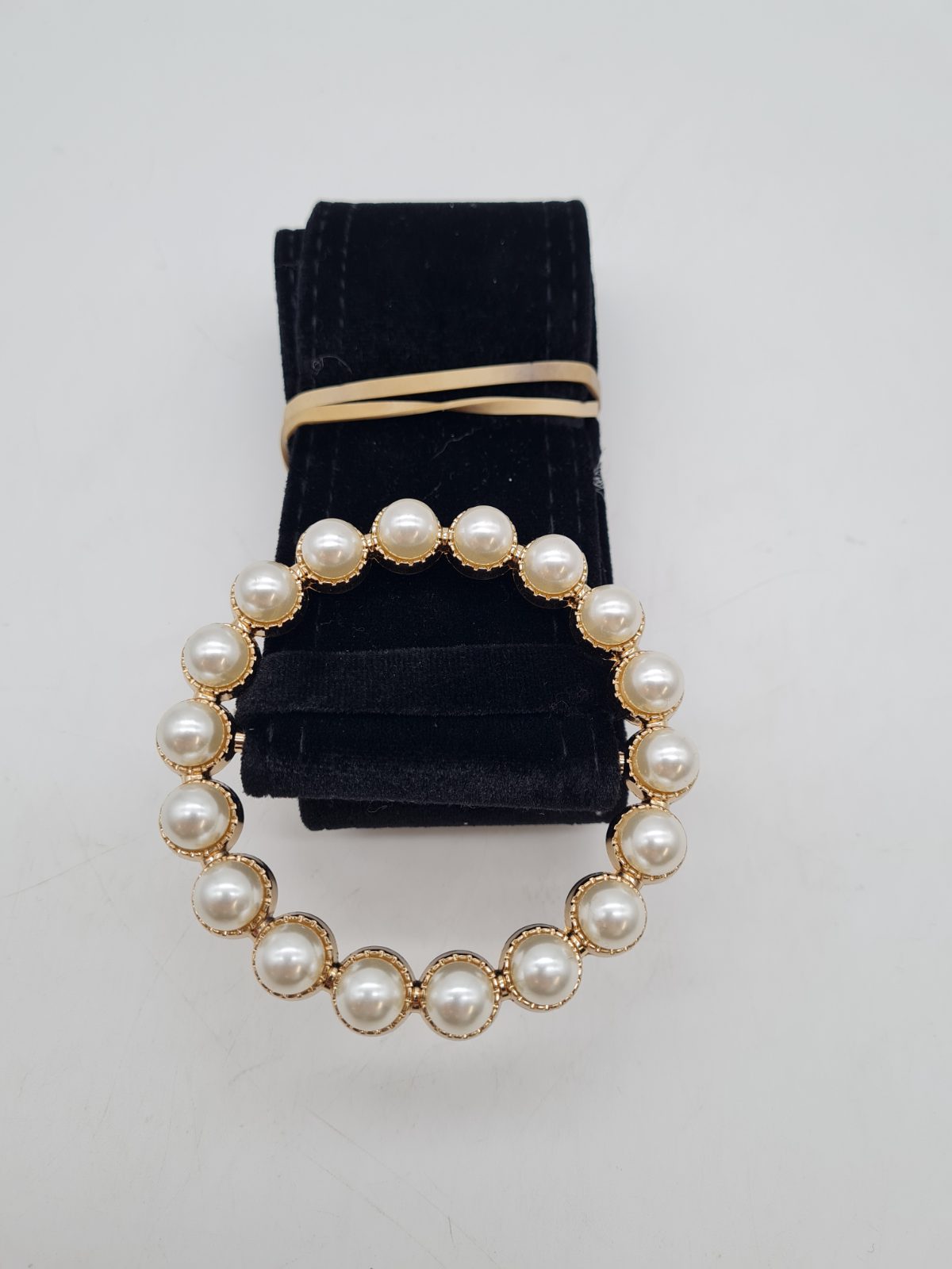 Women's Pearl-Effect Circular Buckle Waist Belt â€” photograph 2