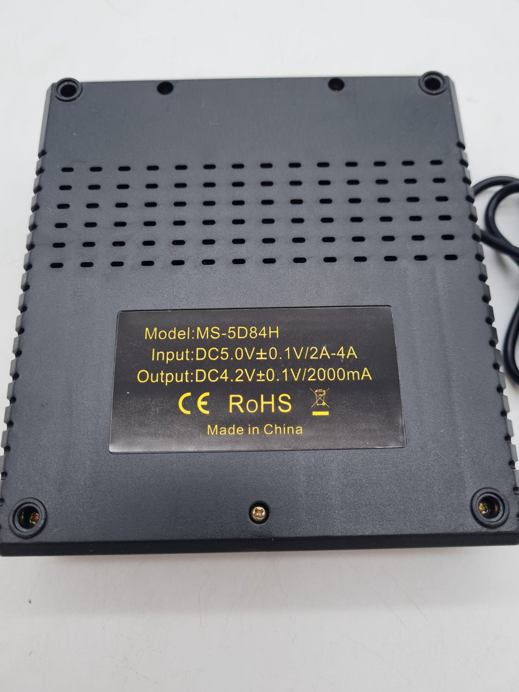 4-Slot Li-ion Battery Charger MS-5D84H â€” photograph 3