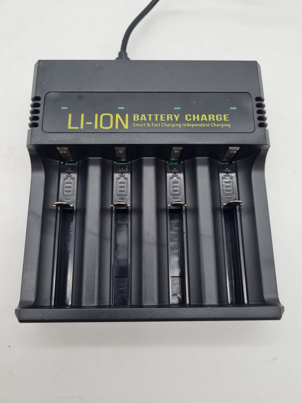4-Slot Li-ion Battery Charger MS-5D84H — photograph 2
