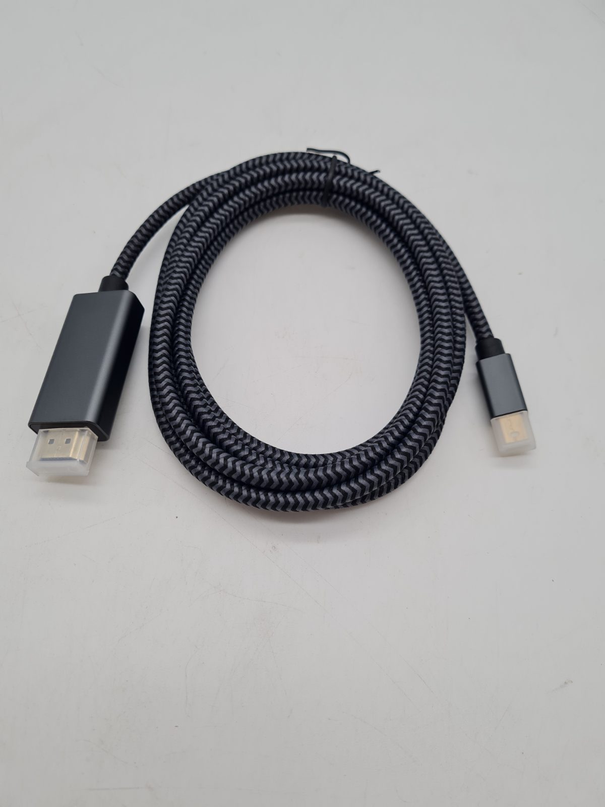 Mini DisplayPort to HDMI Cable — photograph 1