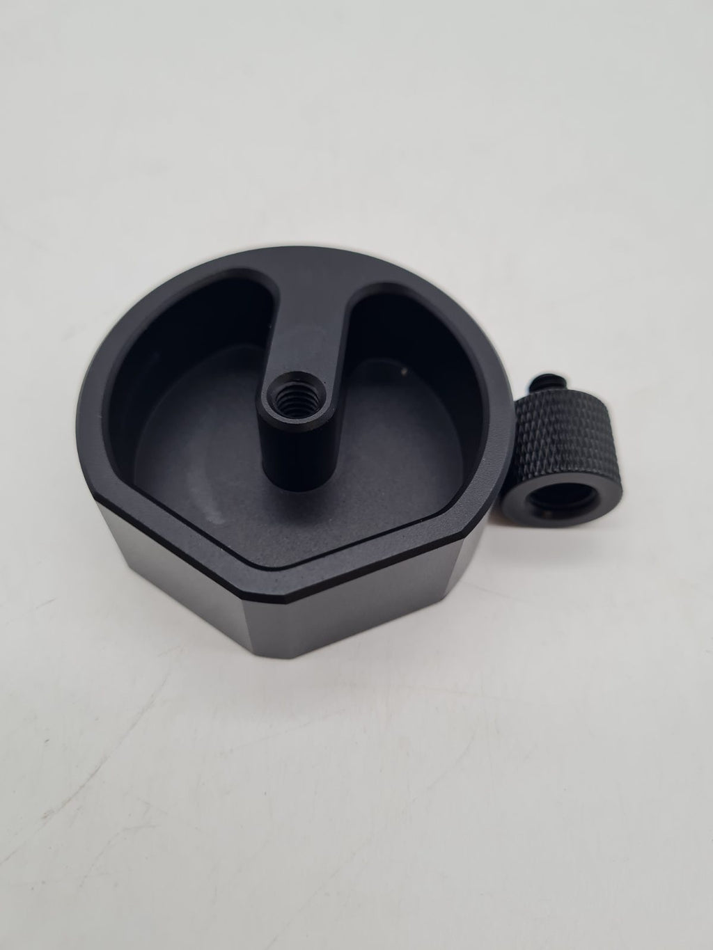 Tripod Mount Adapter for Starlink Mini — photograph 1