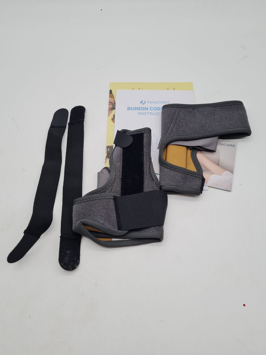 Bunion and Toe Corrector Splint Pair — photograph 3