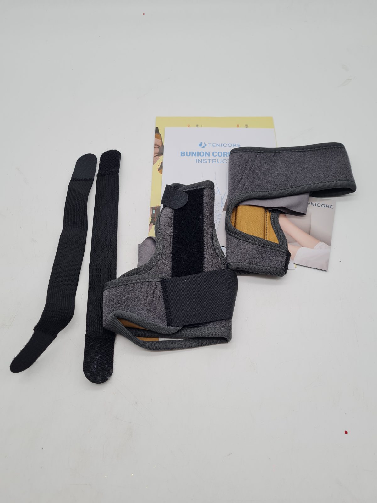 Bunion and Toe Corrector Splint Pair — photograph 3