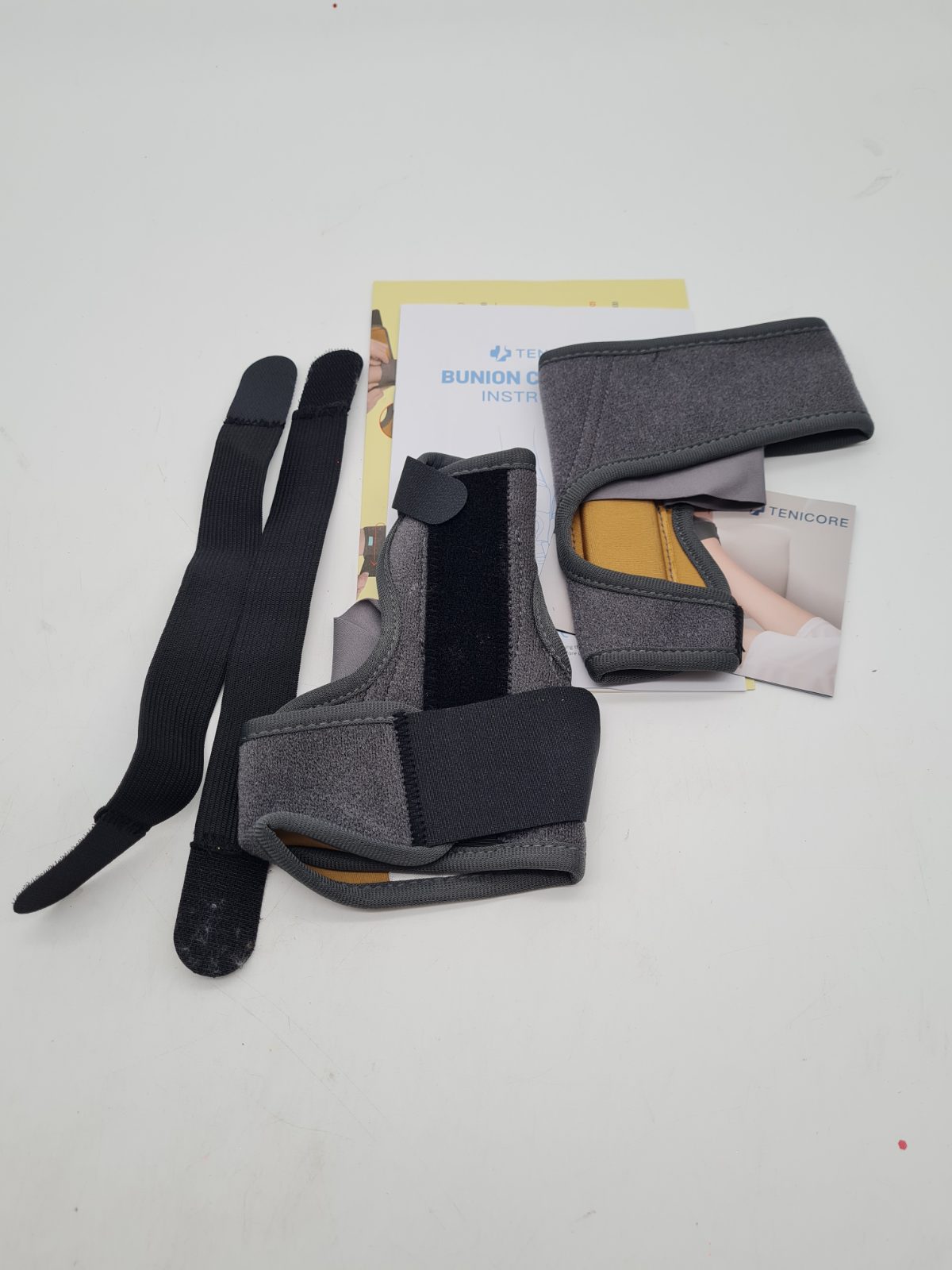 Bunion and Toe Corrector Splint Pair — photograph 1