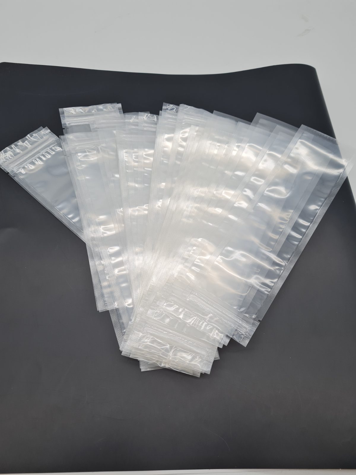 Small popsicle sealer bags, 7 x 22 â€” photograph 1