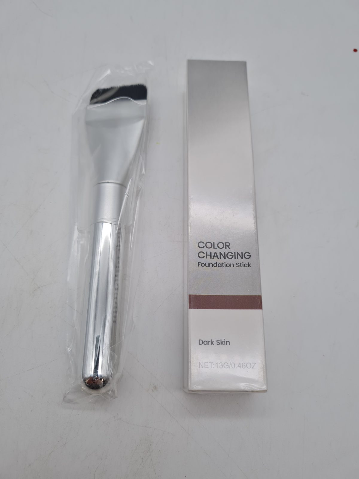 Colour-Changing Foundation Stick – Dark Skin, 13g â€” photograph 1
