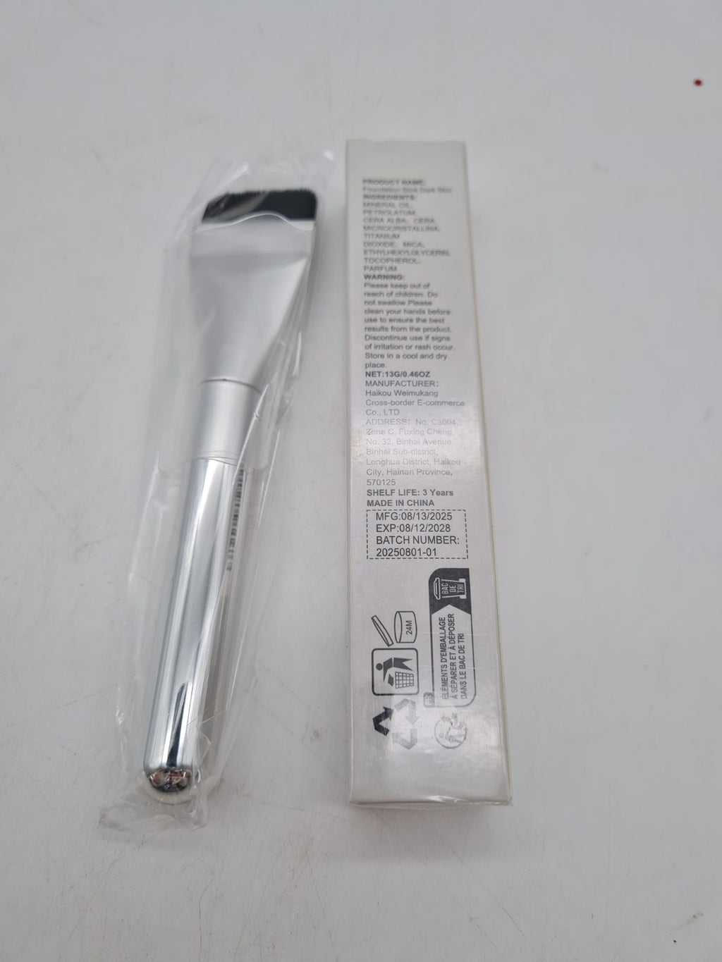 Colour-Changing Foundation Stick – Dark Skin, 13g â€” photograph 2