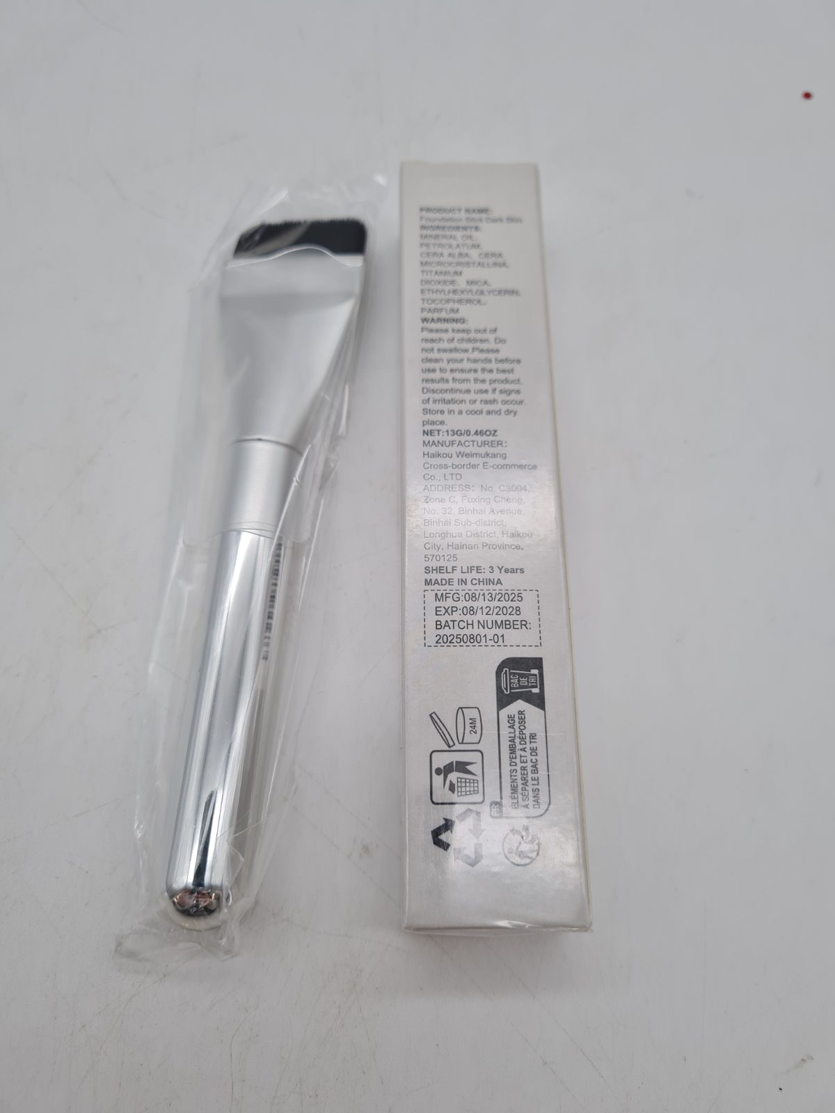 Colour-Changing Foundation Stick – Dark Skin, 13g â€” photograph 2