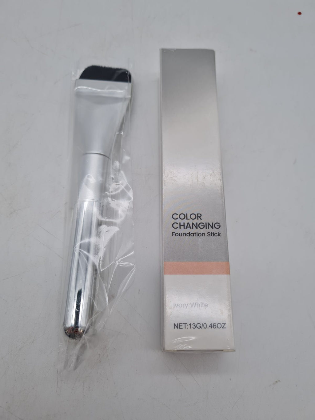 Colour-Changing Foundation Stick – Ivory White, 13g â€” photograph 1