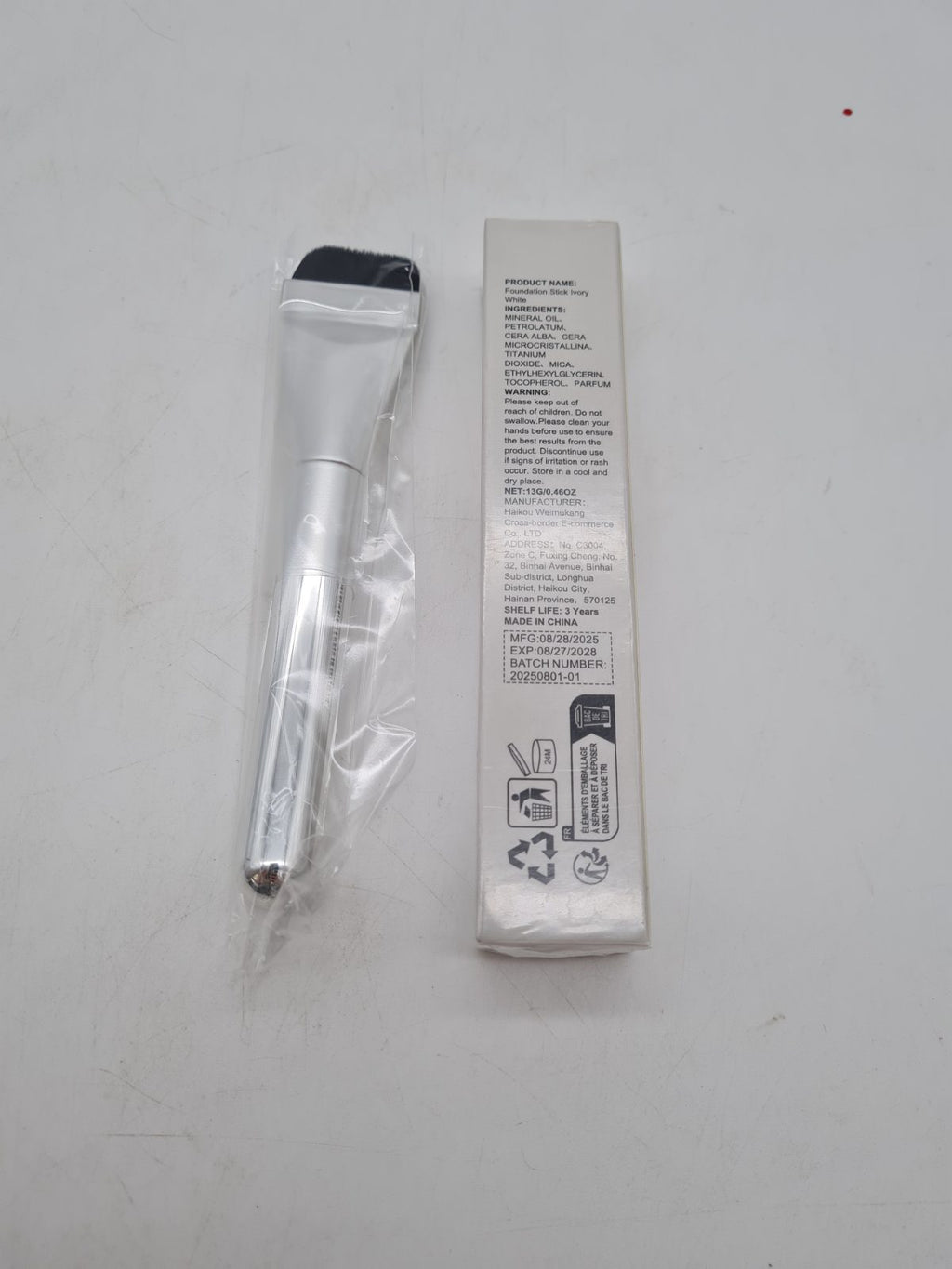 Colour-Changing Foundation Stick – Ivory White, 13g — photograph 2