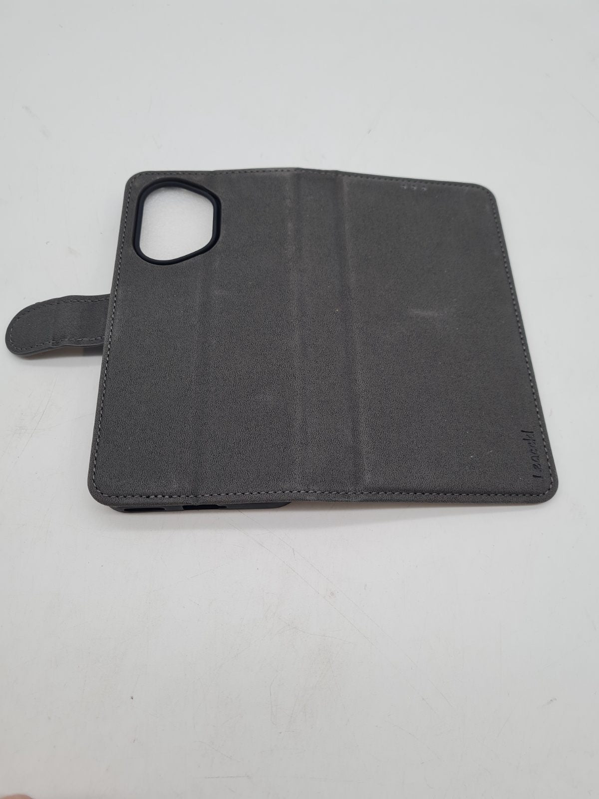 Leaccvi wallet-style mobile phone case â€” photograph 3