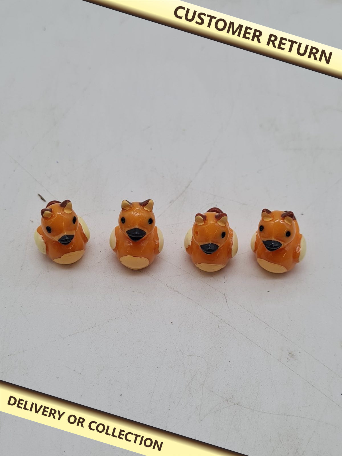 Set of Miniature resin Figurines ducks — photograph 1 — Customer return; auction delivery information shown on image