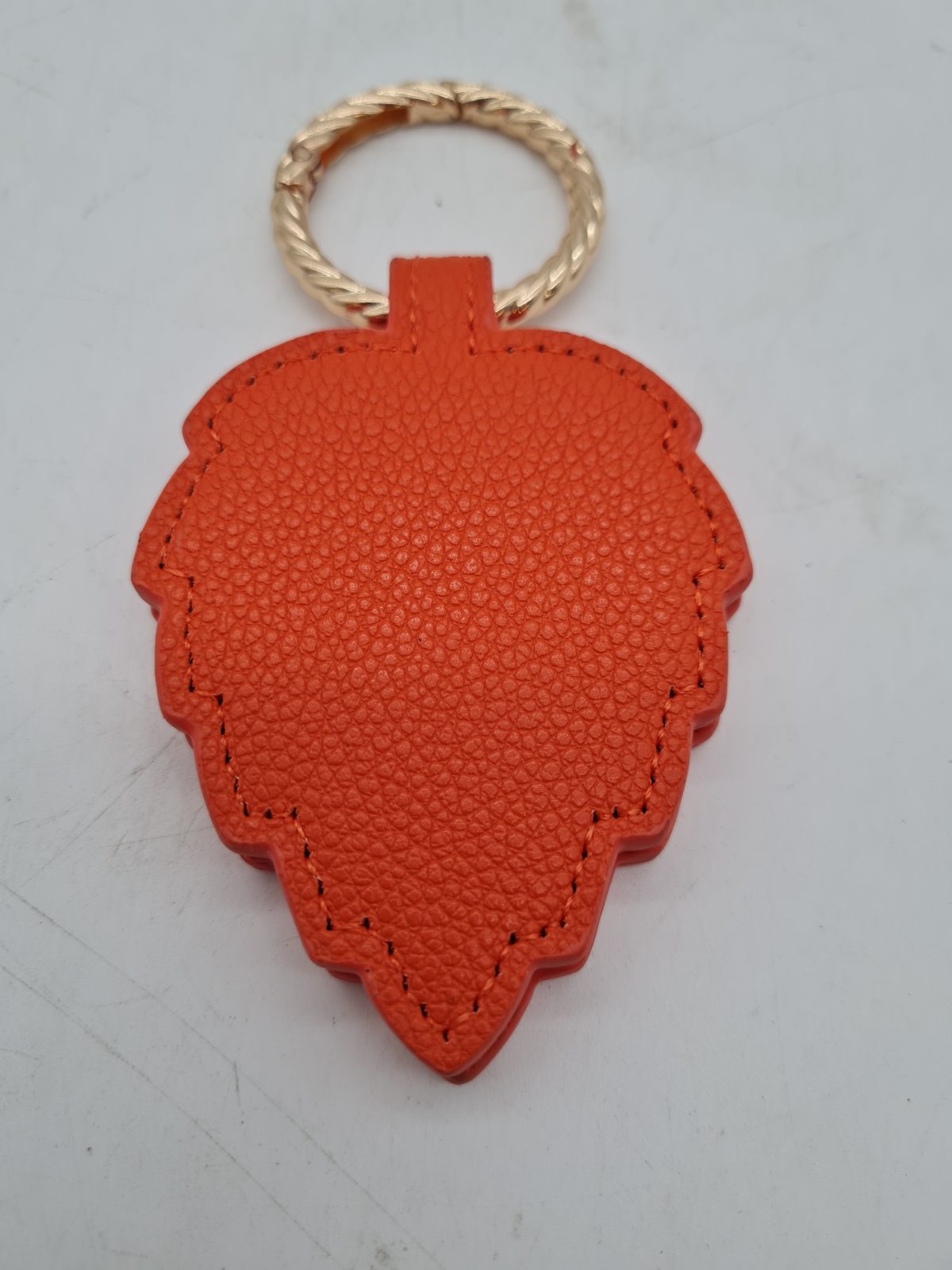 Magnetic Hat Holder Clip — photograph 1