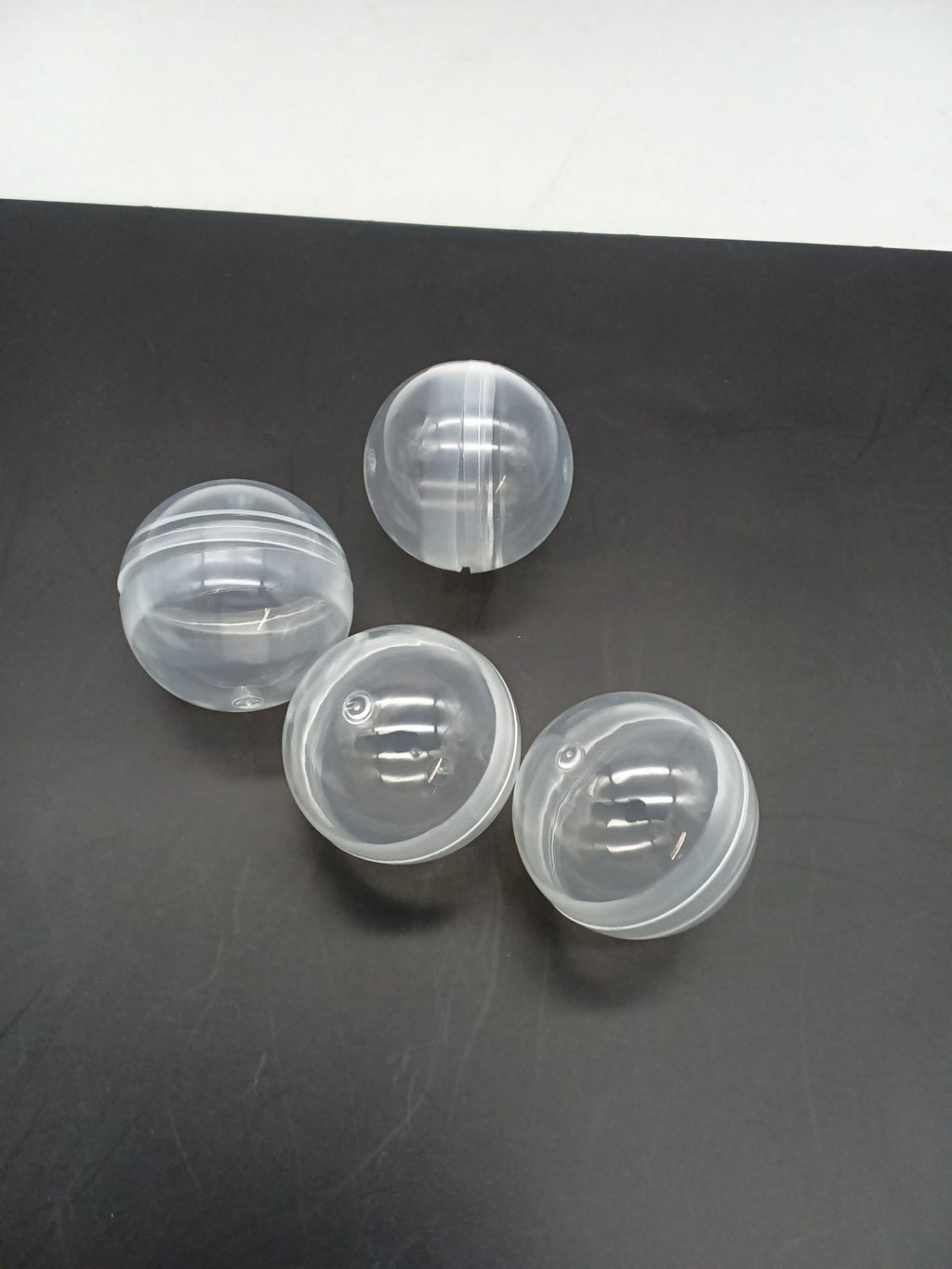 Fillable Plastic Bauble Ornaments – Bulk Lot â€” photograph 2