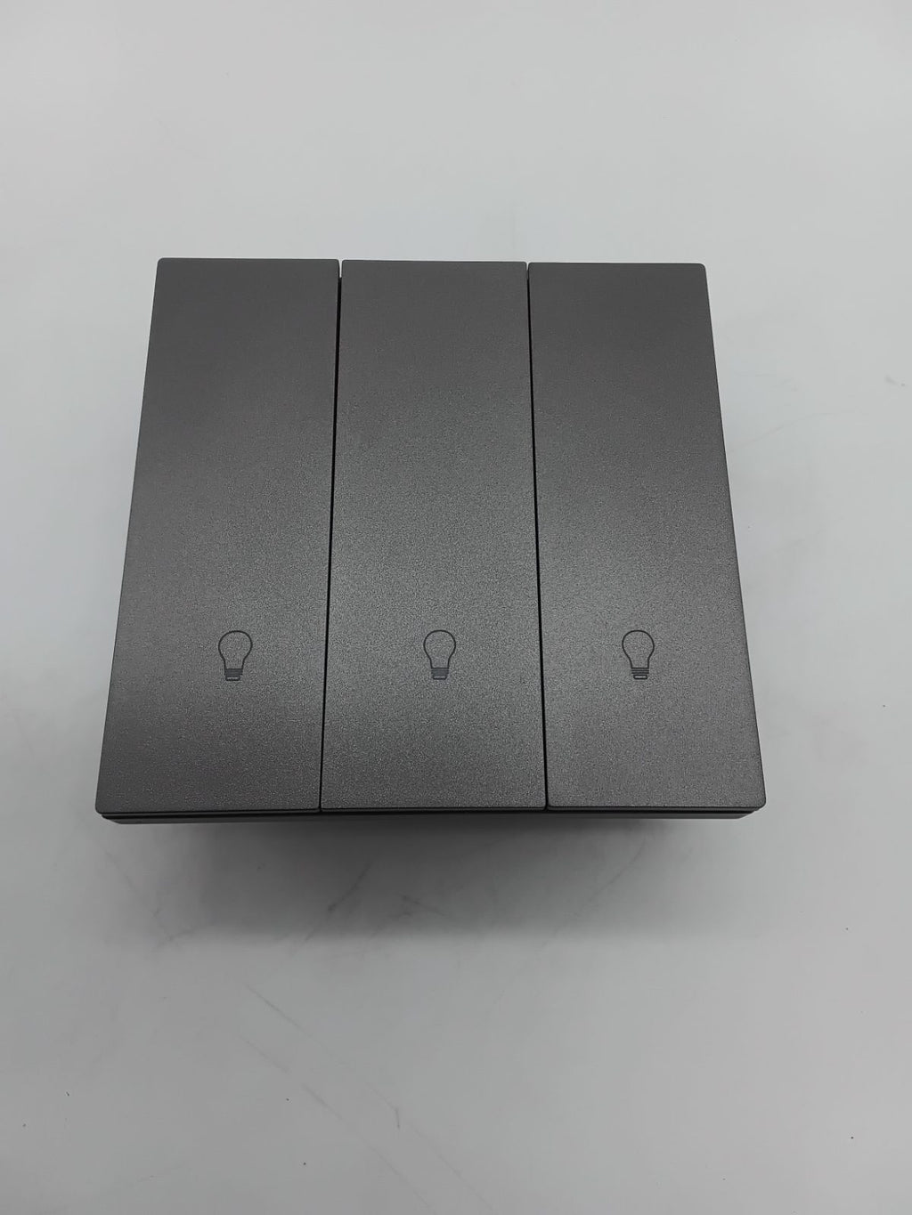 3-Gang Wi-Fi Smart Light Switch SM-SW103-3K â€” photograph 1
