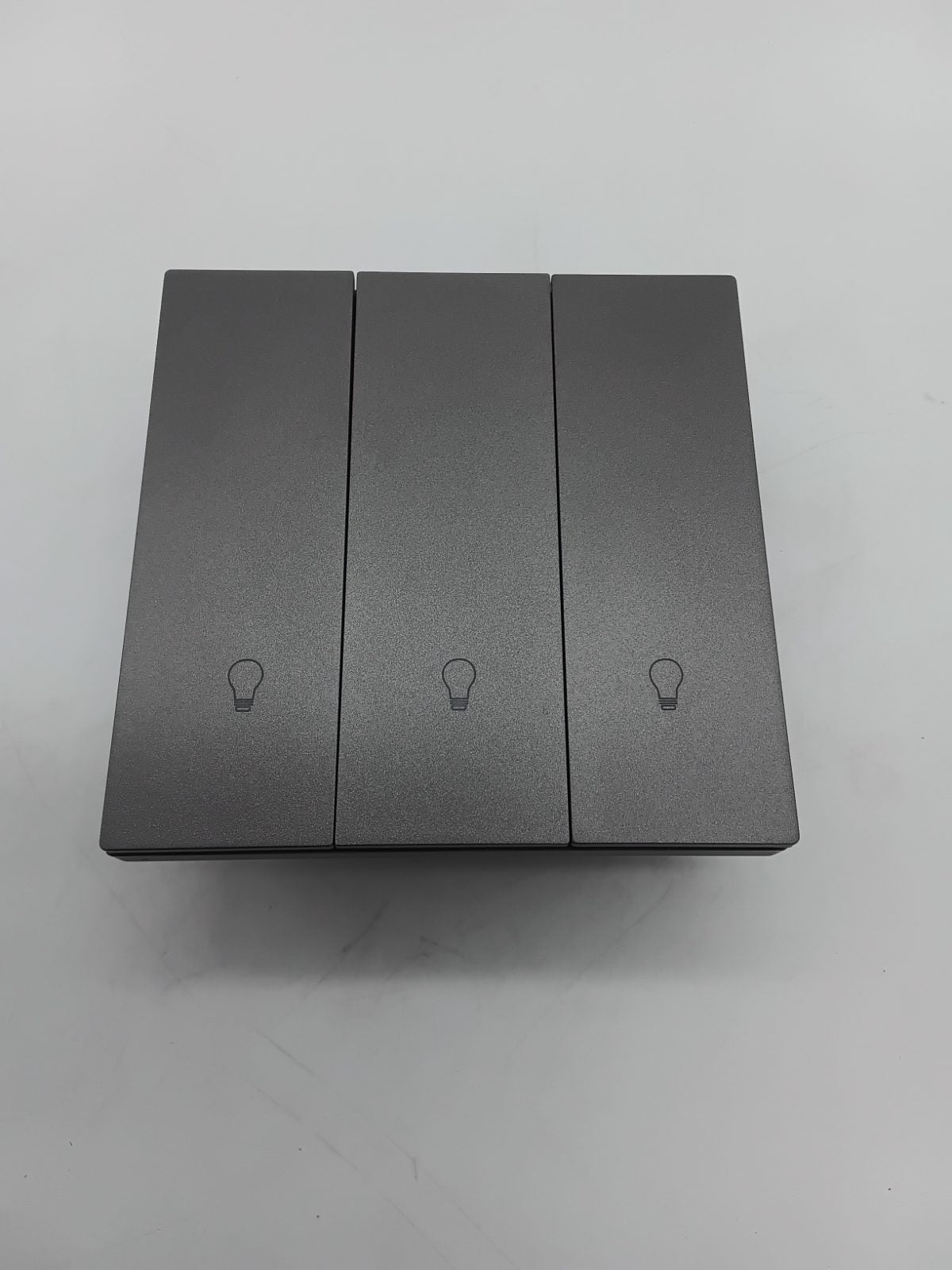 3-Gang Wi-Fi Smart Light Switch SM-SW103-3K â€” photograph 1