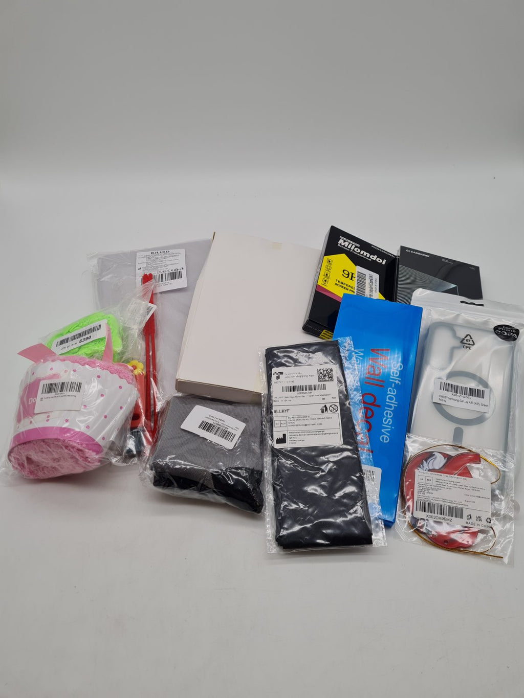 Random bundle of item — photograph 1