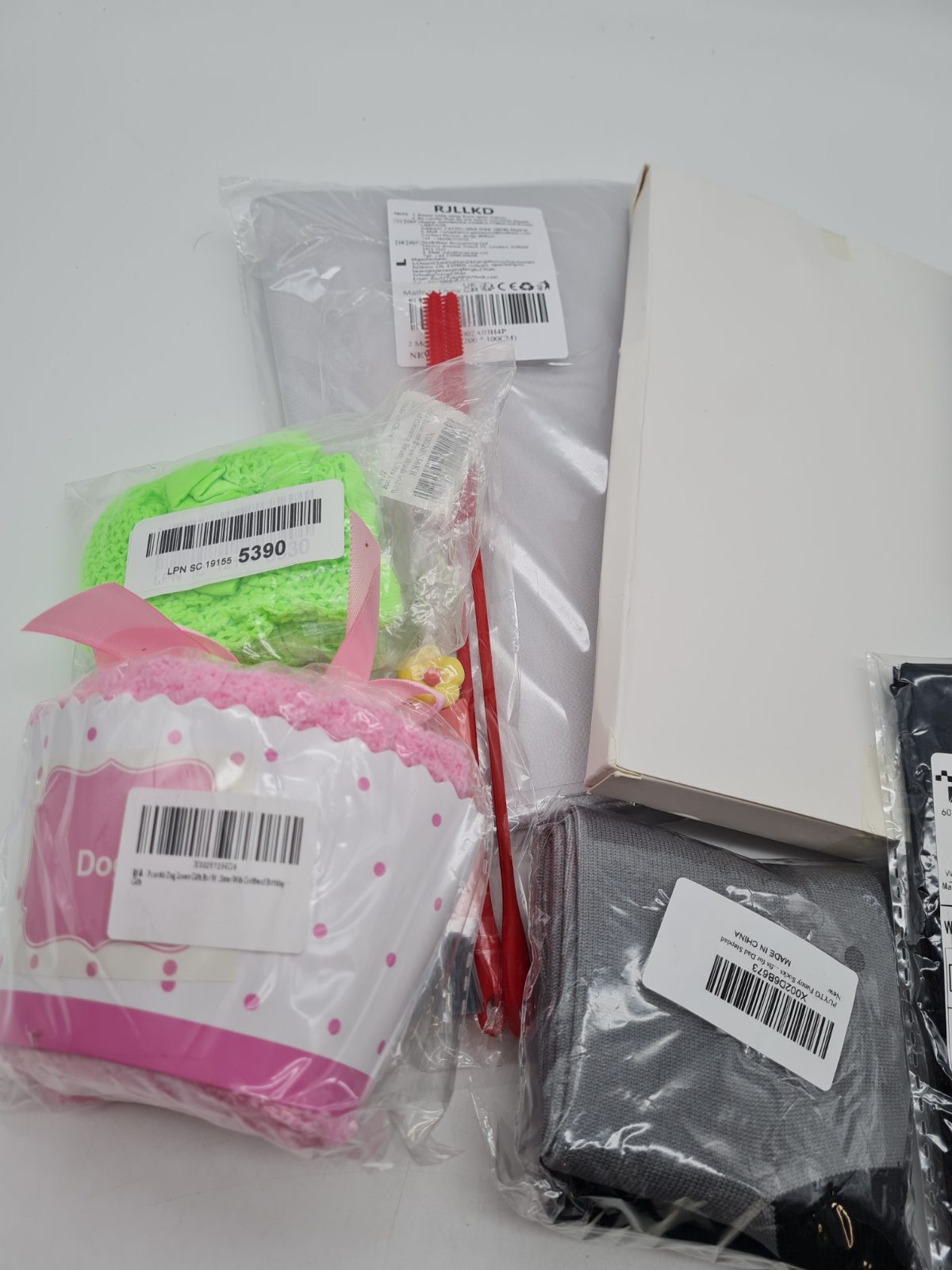 Random bundle of item — photograph 2
